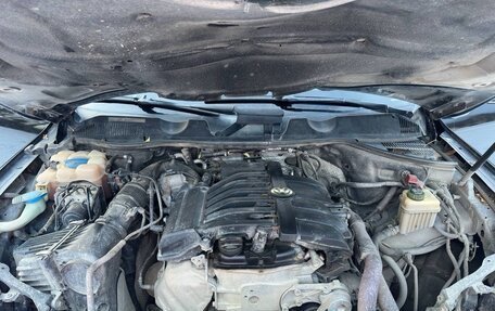 Volkswagen Touareg III, 2011 год, 1 900 000 рублей, 14 фотография