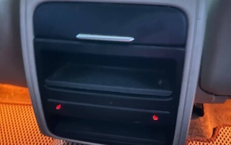 Volkswagen Touareg III, 2011 год, 1 900 000 рублей, 18 фотография