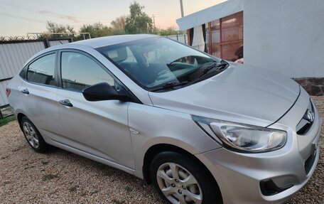 Hyundai Solaris II рестайлинг, 2012 год, 460 000 рублей, 2 фотография