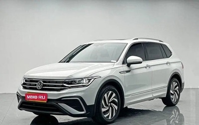 Volkswagen Tiguan II, 2022 год, 2 360 000 рублей, 1 фотография