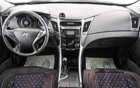 Hyundai Sonata VI, 2011 год, 979 000 рублей, 11 фотография