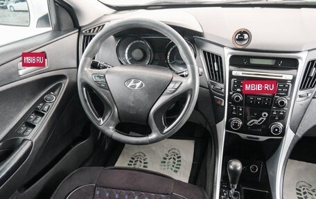 Hyundai Sonata VI, 2011 год, 979 000 рублей, 10 фотография