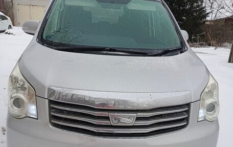 Toyota Noah III, 2010 год, 1 510 000 рублей, 1 фотография