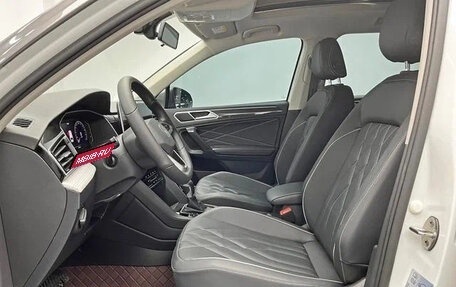 Volkswagen Tiguan II, 2022 год, 2 360 000 рублей, 6 фотография