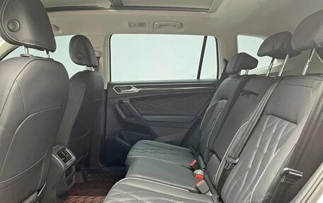 Volkswagen Tiguan II, 2022 год, 2 360 000 рублей, 8 фотография