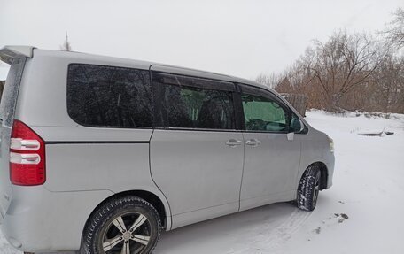 Toyota Noah III, 2010 год, 1 510 000 рублей, 3 фотография