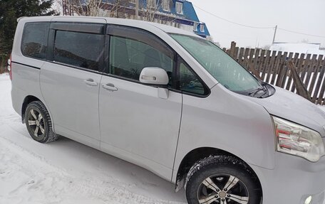Toyota Noah III, 2010 год, 1 510 000 рублей, 4 фотография