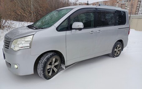 Toyota Noah III, 2010 год, 1 510 000 рублей, 6 фотография