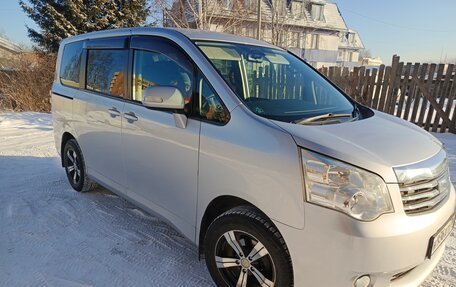 Toyota Noah III, 2010 год, 1 510 000 рублей, 8 фотография