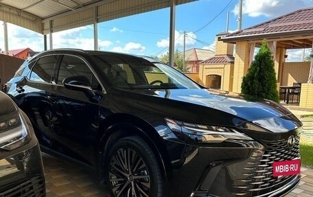 Lexus RX IV рестайлинг, 2023 год, 9 200 000 рублей, 3 фотография