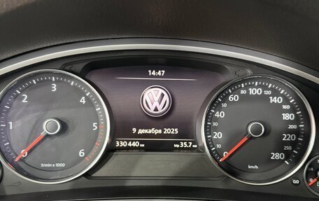 Volkswagen Touareg III, 2012 год, 1 750 000 рублей, 16 фотография