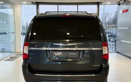 Chrysler Voyager IV, 2013 год, 2 097 000 рублей, 5 фотография