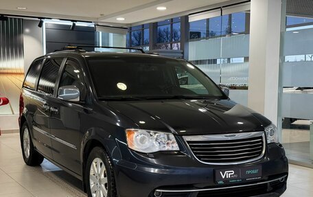 Chrysler Voyager IV, 2013 год, 2 097 000 рублей, 3 фотография