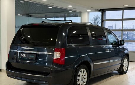 Chrysler Voyager IV, 2013 год, 2 097 000 рублей, 6 фотография