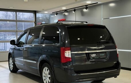 Chrysler Voyager IV, 2013 год, 2 097 000 рублей, 4 фотография