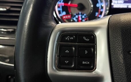 Chrysler Voyager IV, 2013 год, 2 097 000 рублей, 13 фотография