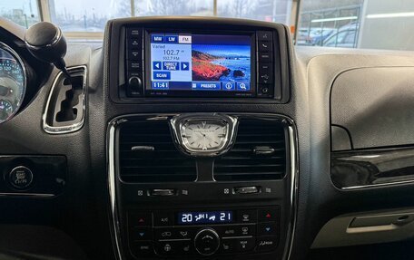 Chrysler Voyager IV, 2013 год, 2 097 000 рублей, 15 фотография