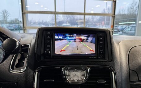 Chrysler Voyager IV, 2013 год, 2 097 000 рублей, 16 фотография