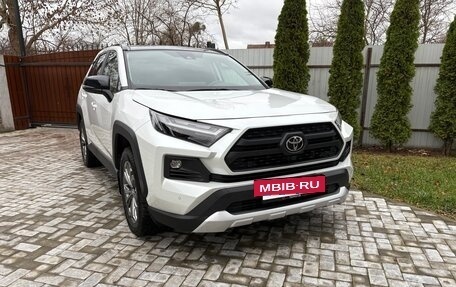 Toyota RAV4, 2024 год, 3 950 000 рублей, 2 фотография