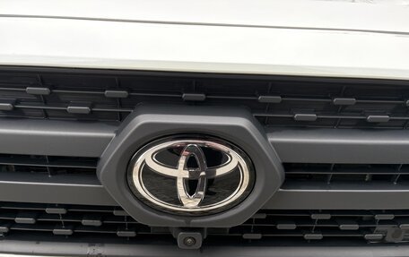 Toyota RAV4, 2024 год, 3 950 000 рублей, 8 фотография
