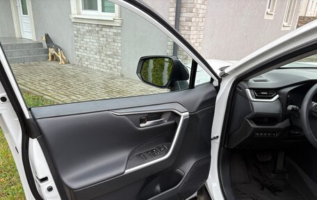 Toyota RAV4, 2024 год, 3 950 000 рублей, 13 фотография