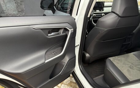 Toyota RAV4, 2024 год, 3 950 000 рублей, 11 фотография