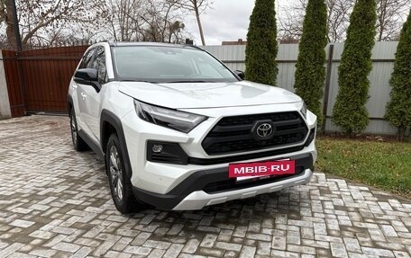 Toyota RAV4, 2024 год, 3 950 000 рублей, 3 фотография