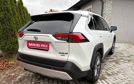Toyota RAV4, 2024 год, 3 950 000 рублей, 5 фотография