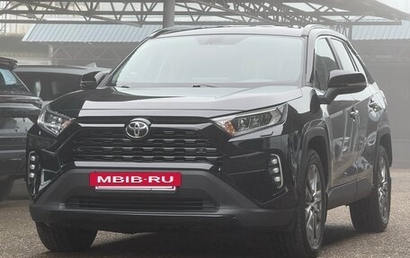 Toyota RAV4, 2020 год, 3 470 000 рублей, 2 фотография
