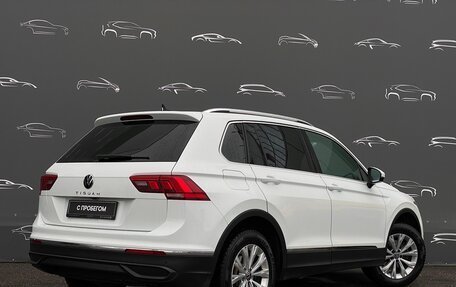 Volkswagen Tiguan II, 2021 год, 2 588 400 рублей, 2 фотография