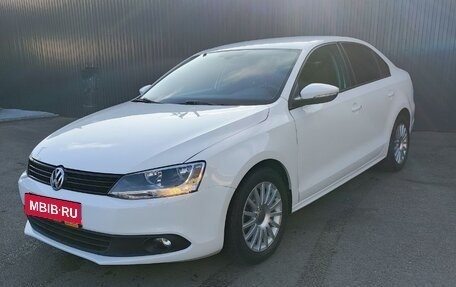 Volkswagen Jetta VI, 2013 год, 965 000 рублей, 1 фотография