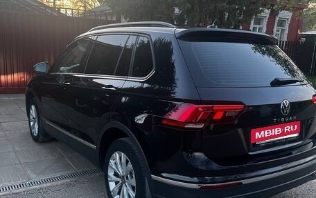 Volkswagen Tiguan II, 2020 год, 2 500 000 рублей, 3 фотография