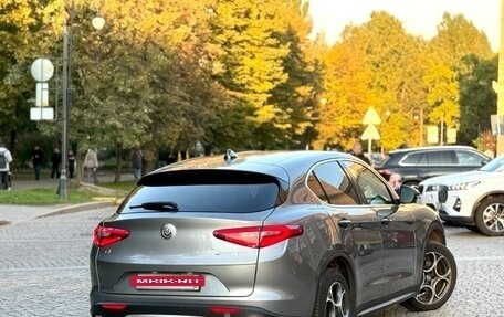 Alfa Romeo Stelvio, 2017 год, 3 000 000 рублей, 4 фотография