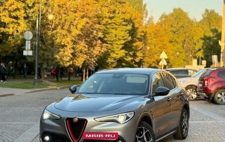 Alfa Romeo Stelvio, 2017 год, 3 000 000 рублей, 5 фотография