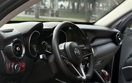 Alfa Romeo Stelvio, 2017 год, 3 000 000 рублей, 13 фотография