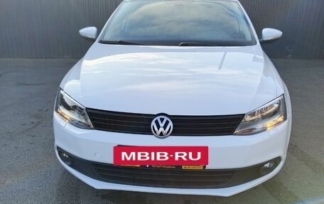 Volkswagen Jetta VI, 2013 год, 965 000 рублей, 3 фотография