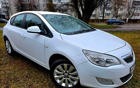 Opel Astra J, 2011 год, 595 000 рублей, 2 фотография