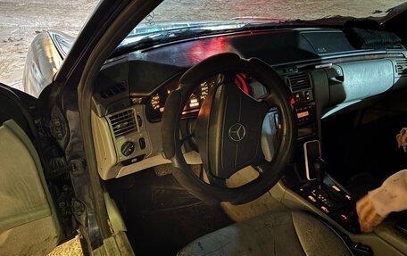 Mercedes-Benz E-Класс, 1997 год, 280 000 рублей, 7 фотография