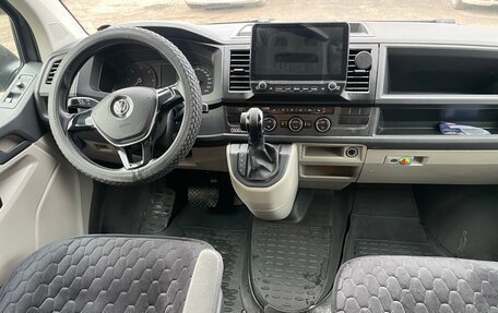 Volkswagen Caravelle T6 рестайлинг, 2018 год, 3 000 000 рублей, 6 фотография