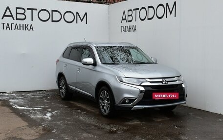 Mitsubishi Outlander III рестайлинг 3, 2016 год, 1 899 000 рублей, 3 фотография