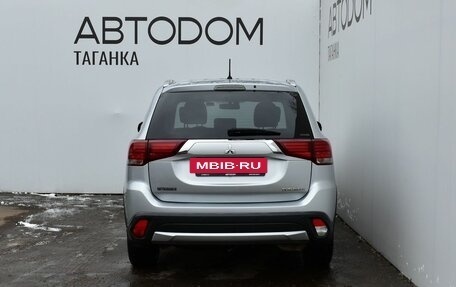Mitsubishi Outlander III рестайлинг 3, 2016 год, 1 899 000 рублей, 6 фотография