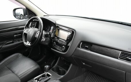 Mitsubishi Outlander III рестайлинг 3, 2016 год, 1 899 000 рублей, 20 фотография