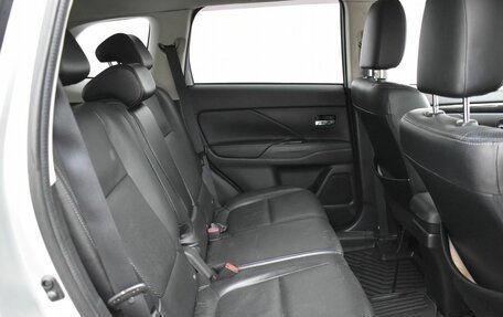 Mitsubishi Outlander III рестайлинг 3, 2016 год, 1 899 000 рублей, 19 фотография