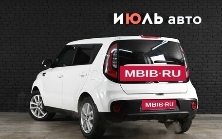 KIA Soul II рестайлинг, 2017 год, 1 560 000 рублей, 5 фотография