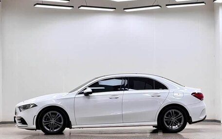 Mercedes-Benz A-Класс, 2021 год, 1 689 000 рублей, 3 фотография