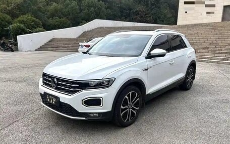 Volkswagen T-Roc I, 2021 год, 1 560 000 рублей, 1 фотография