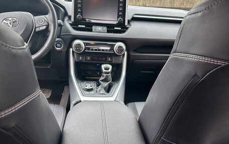 Toyota RAV4, 2021 год, 3 800 000 рублей, 8 фотография