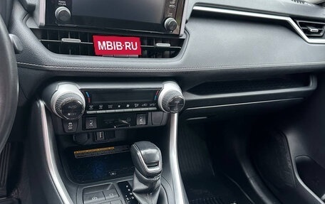 Toyota RAV4, 2021 год, 3 800 000 рублей, 10 фотография