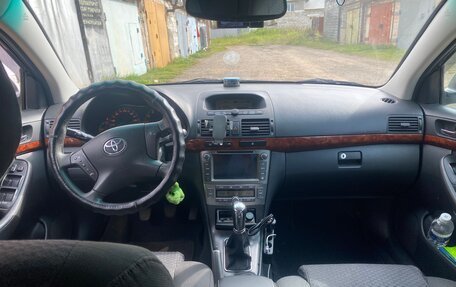 Toyota Avensis III рестайлинг, 2006 год, 750 000 рублей, 8 фотография