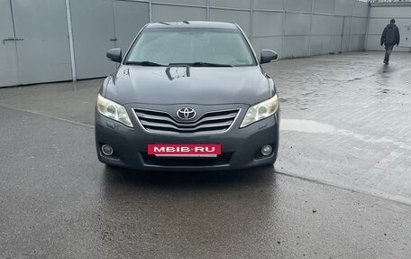 Toyota Camry, 2011 год, 1 250 000 рублей, 2 фотография